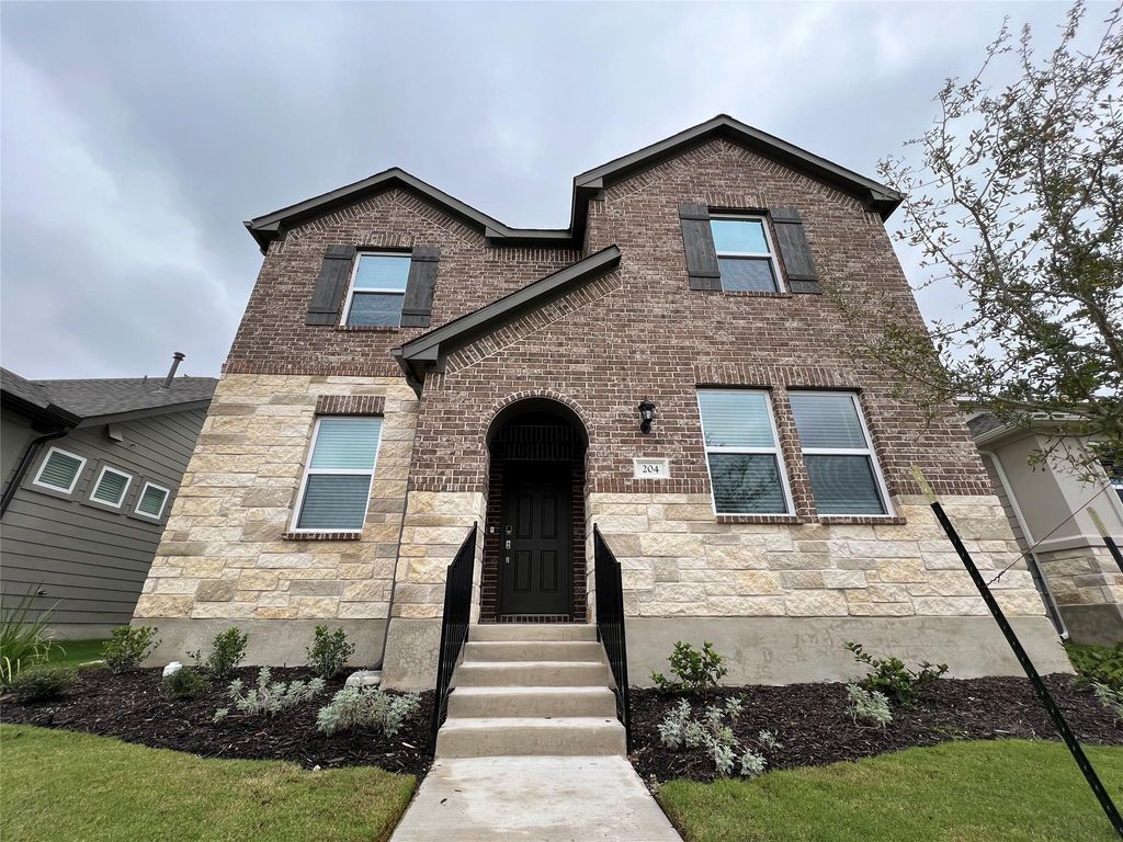 204 Doodle LN, Hutto, TX 78634