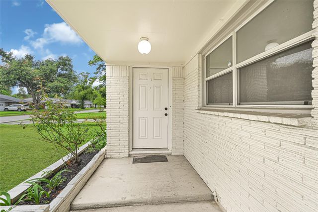 2131 Counter Point Drive, Houston, TX 77055