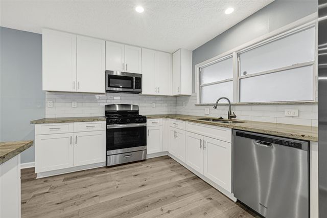2131 Counter Point Drive, Houston, TX 77055