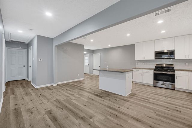 2131 Counter Point Drive, Houston, TX 77055