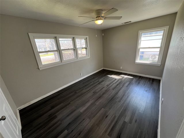 2912 W Elm Street, Denison, TX 75020