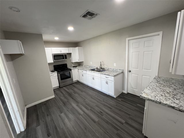 2912 W Elm Street, Denison, TX 75020