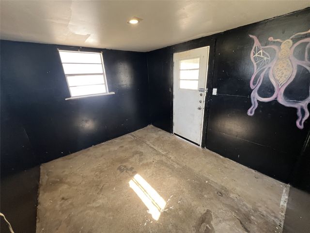 2912 W Elm Street, Denison, TX 75020
