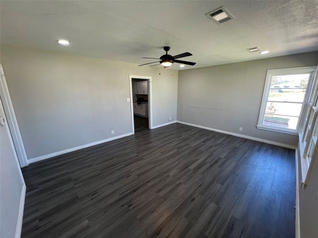 2912 W Elm Street, Denison, TX 75020