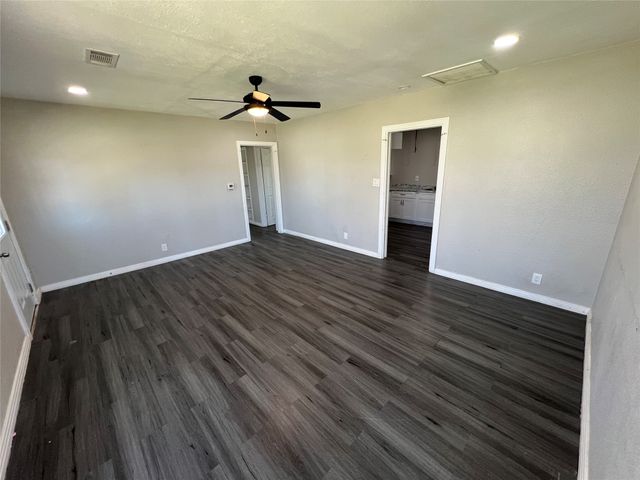 2912 W Elm Street, Denison, TX 75020