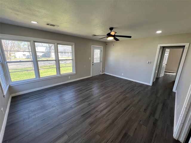 2912 W Elm Street, Denison, TX 75020