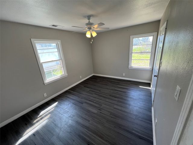 2912 W Elm Street, Denison, TX 75020