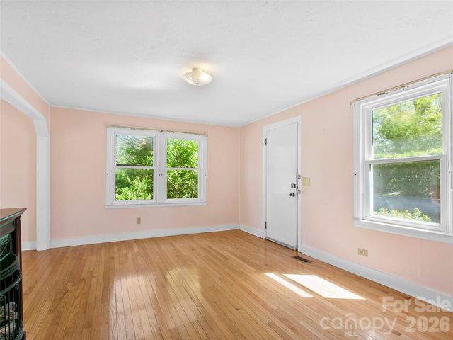 203 Dundee Street, Hendersonville, NC 28791