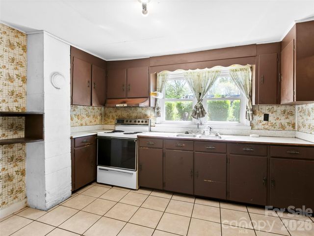 203 Dundee Street, Hendersonville, NC 28791