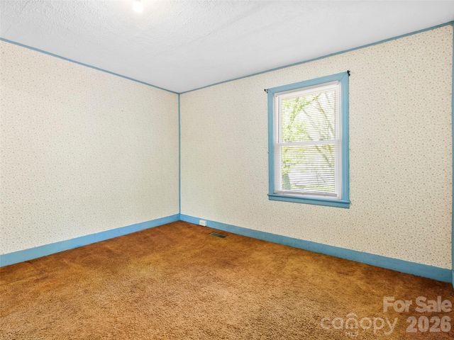 203 Dundee Street, Hendersonville, NC 28791
