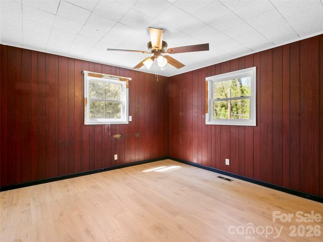 203 Dundee Street, Hendersonville, NC 28791
