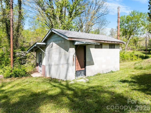 203 Dundee Street, Hendersonville, NC 28791