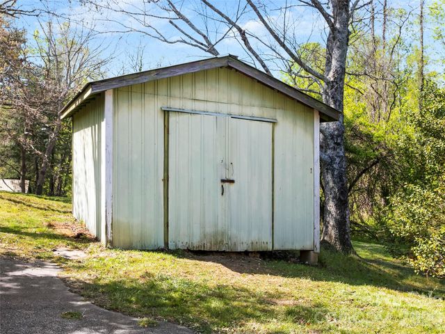 203 Dundee Street, Hendersonville, NC 28791