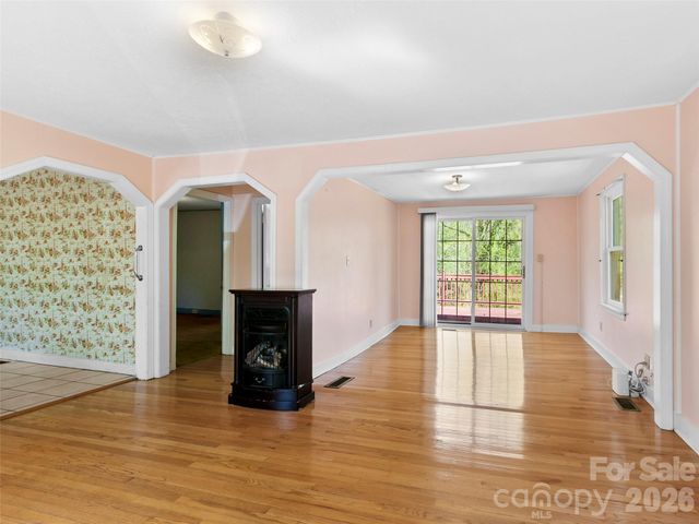 203 Dundee Street, Hendersonville, NC 28791