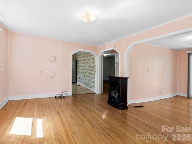 203 Dundee Street, Hendersonville, NC 28791