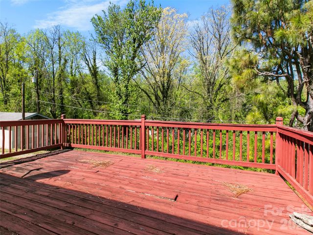 203 Dundee Street, Hendersonville, NC 28791