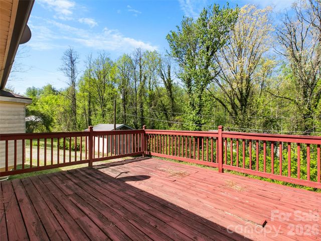203 Dundee Street, Hendersonville, NC 28791