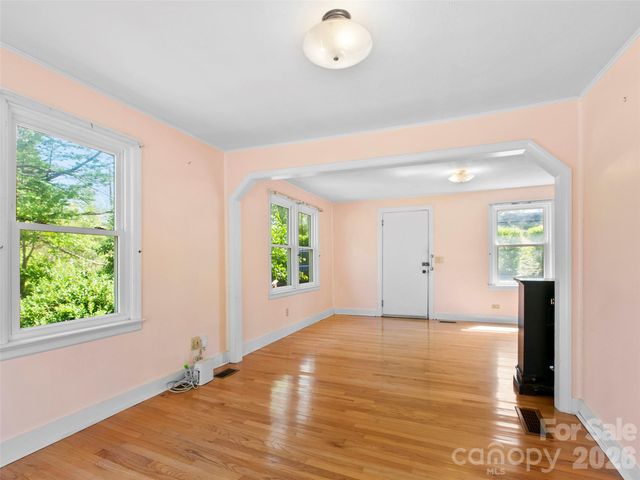 203 Dundee Street, Hendersonville, NC 28791