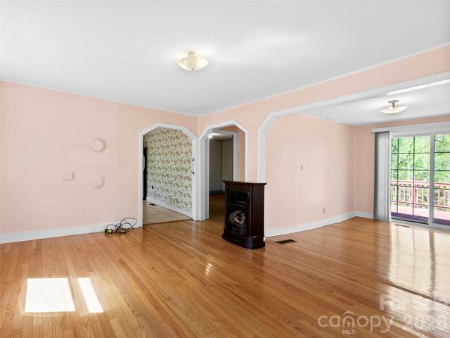 203 Dundee Street, Hendersonville, NC 28791