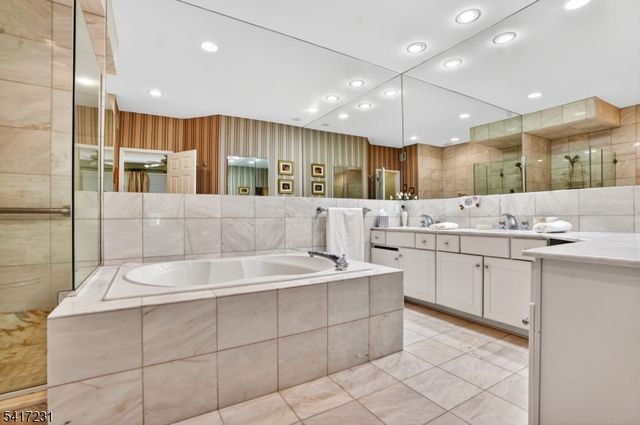 20 Conklin Ct, Roseland Boro, NJ 07068