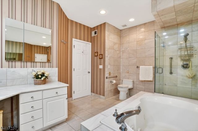 20 Conklin Ct, Roseland Boro, NJ 07068