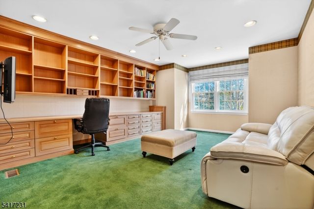 20 Conklin Ct, Roseland Boro, NJ 07068