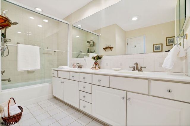 20 Conklin Ct, Roseland Boro, NJ 07068