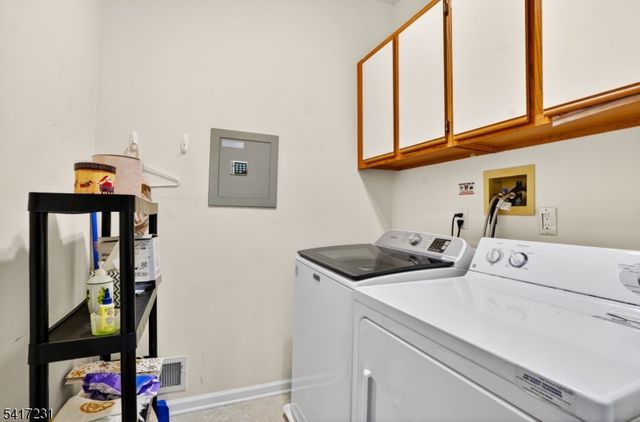 20 Conklin Ct, Roseland Boro, NJ 07068