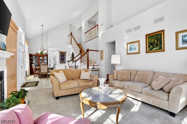 20 Conklin Ct, Roseland Boro, NJ 07068