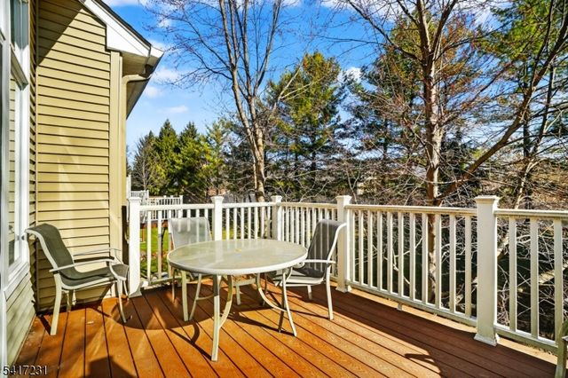 20 Conklin Ct, Roseland Boro, NJ 07068