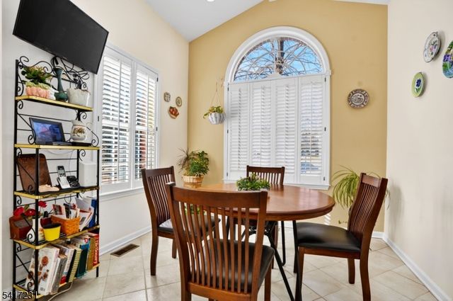 20 Conklin Ct, Roseland Boro, NJ 07068