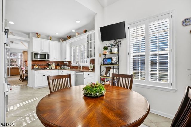 20 Conklin Ct, Roseland Boro, NJ 07068