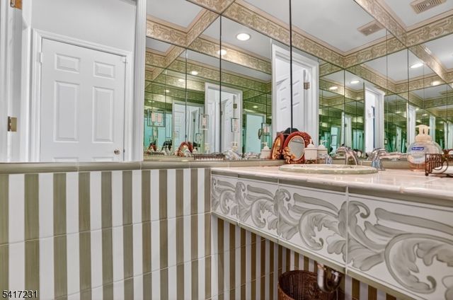 20 Conklin Ct, Roseland Boro, NJ 07068