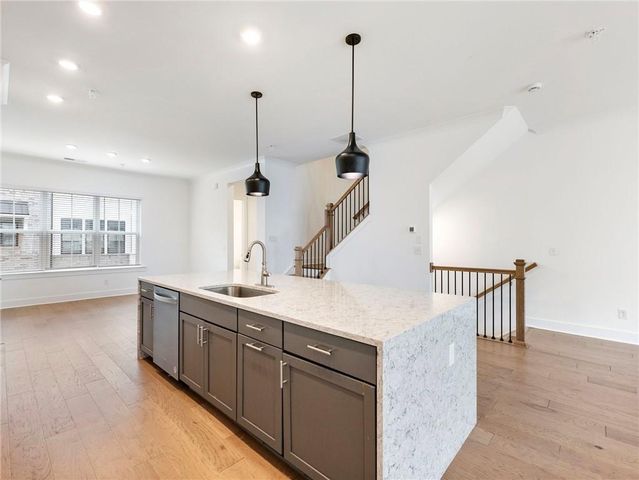 525 Ashbury Drive, Roswell, GA 30076