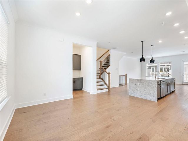 525 Ashbury Drive, Roswell, GA 30076