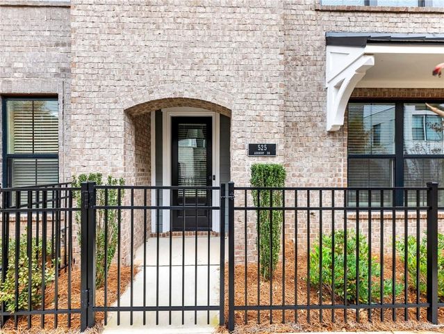 525 Ashbury Drive, Roswell, GA 30076