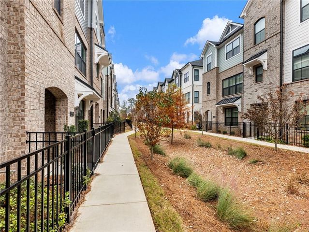 525 Ashbury Drive, Roswell, GA 30076