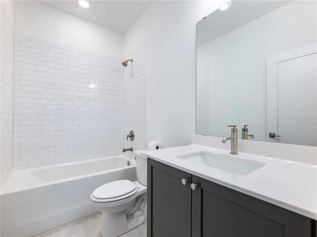 525 Ashbury Drive, Roswell, GA 30076