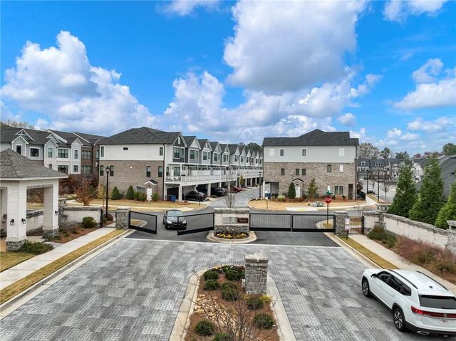 525 Ashbury Drive, Roswell, GA 30076