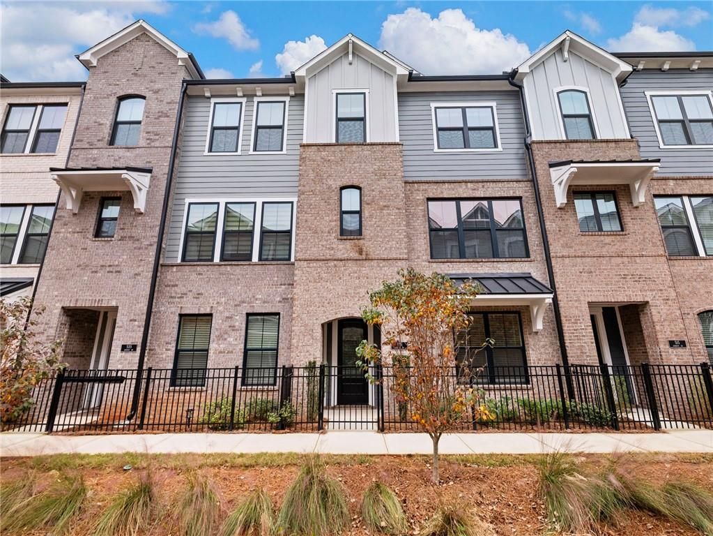 525 Ashbury Drive, Roswell, GA 30076