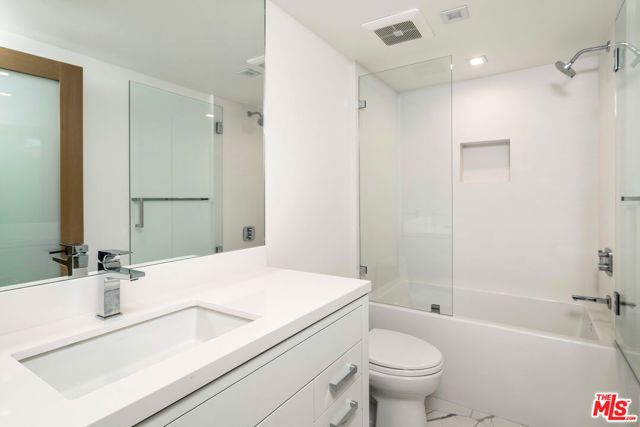 2017 Barry Avenue, Los Angeles, CA 90025