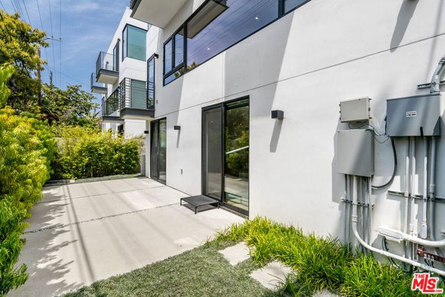 2017 Barry Avenue, Los Angeles, CA 90025
