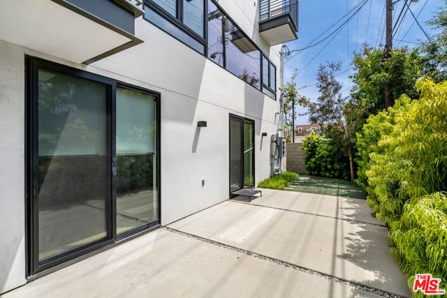 2017 Barry Avenue, Los Angeles, CA 90025