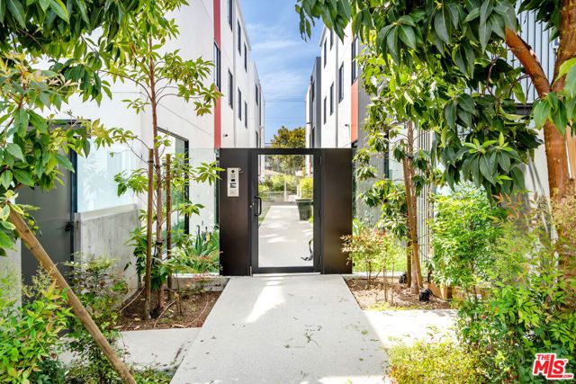 2017 Barry Avenue, Los Angeles, CA 90025