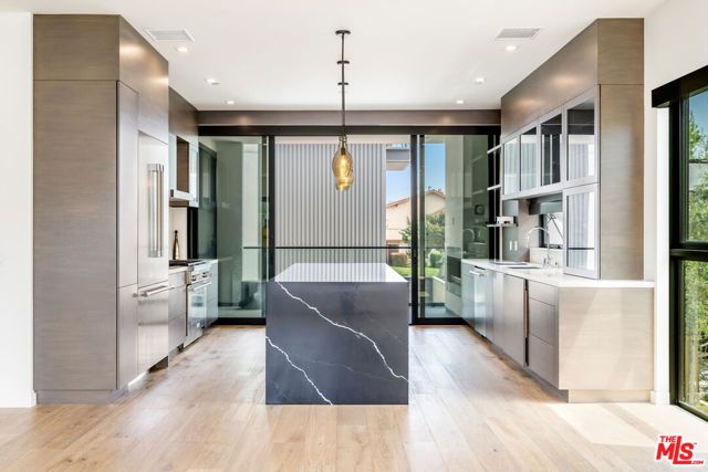 2017 Barry Avenue, Los Angeles, CA 90025