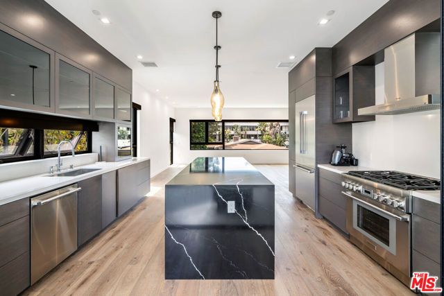 2017 Barry Avenue, Los Angeles, CA 90025
