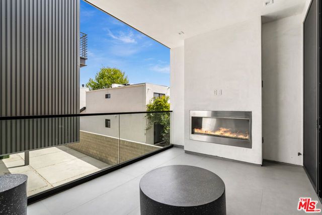 2017 Barry Avenue, Los Angeles, CA 90025