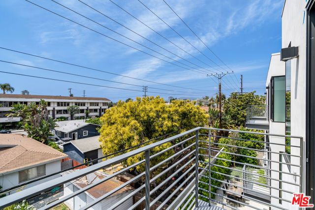 2017 Barry Avenue, Los Angeles, CA 90025
