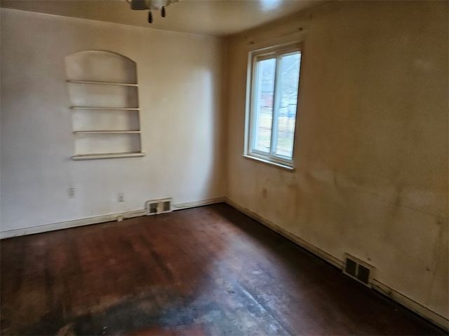 1808 Ridge Ave, Coraopolis, PA 15108