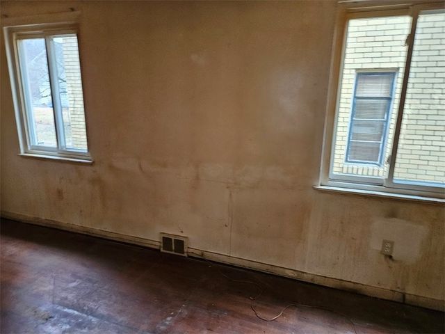 1808 Ridge Ave, Coraopolis, PA 15108